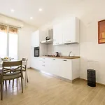 Apartment Domus Romeo Neapel