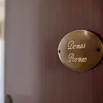 Domus Romeo Apartment *