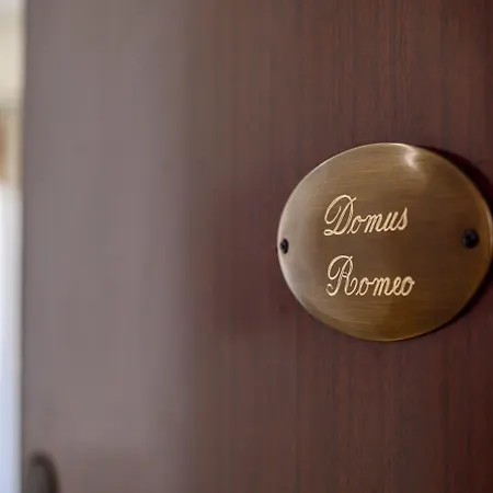 Domus Romeo Appartement *